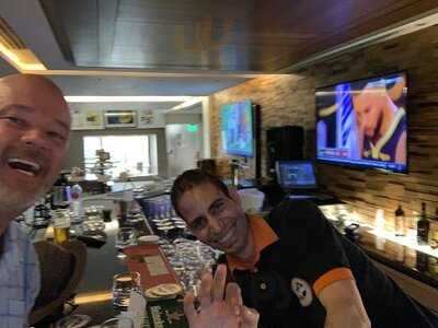 ‪scores Sports Bar & Restaurant‬