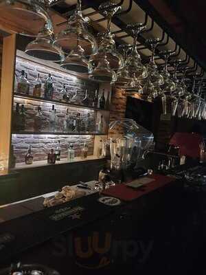 ‪scores Sports Bar & Restaurant‬