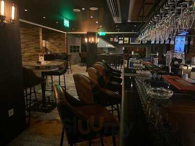 ‪scores Sports Bar & Restaurant‬