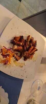 ‪white And Blue Restaurant‬