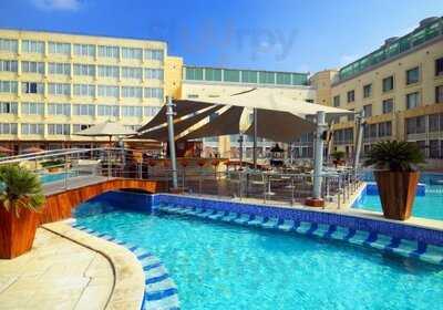 مطعم و بار سيتراس في فندق لو ميريديان الهرم