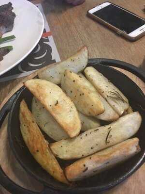 ‪one Oak - Steak & Sushi Bar‬