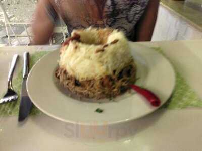 تمارا بيسترو لبناني