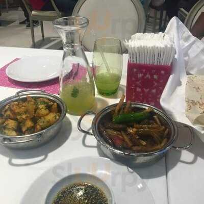 تمارا بيسترو لبناني