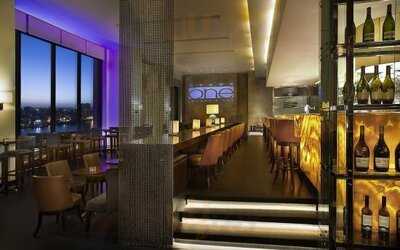 ‪stage One Lounge And Bar‬