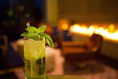 ‪stage One Lounge And Bar‬