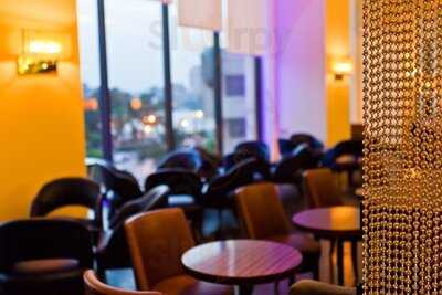 ‪stage One Lounge And Bar‬