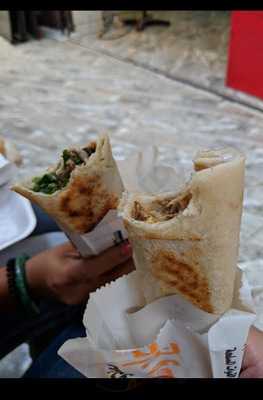 ساج وشاورما