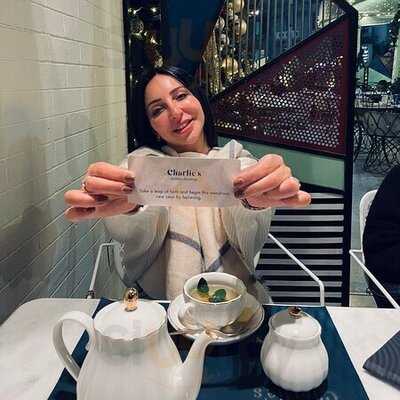 ‪charlie's Restaurant‬