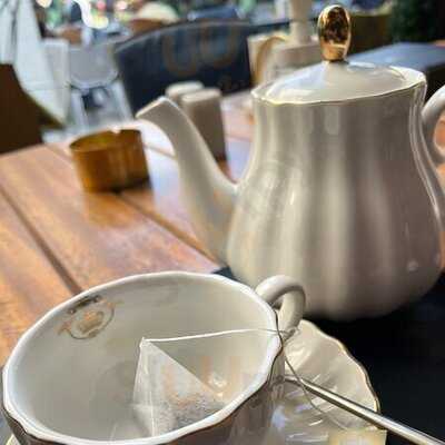 ‪charlie's Restaurant‬