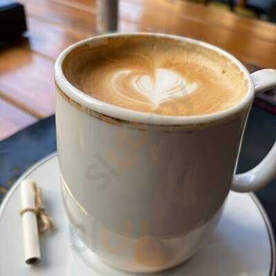 ‪charlie's Restaurant‬