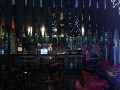 ‪vintage Bar & Lounge‬