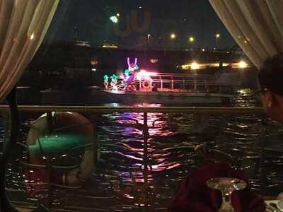 سهرة عشاء نيلية بالقاهرة