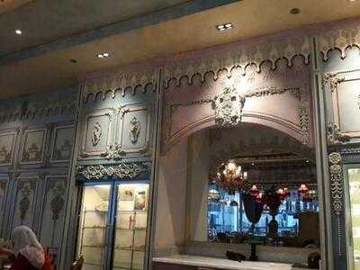 ‪shakespeare And Co.‬