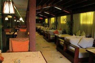 ‪tanoureen Lebanese Restaurant & Grill‬