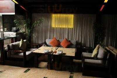 ‪tanoureen Lebanese Restaurant & Grill‬