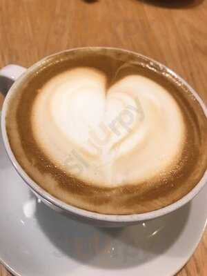 ‪cafe The Four Fat Ladies‬