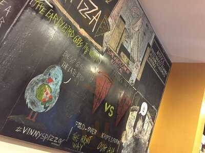 ‪vinny's Pizzeria‬