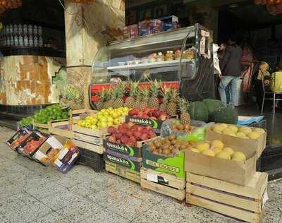 ‪al Qubaisi King Of Mangoes And Strawberries‬