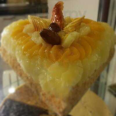 ‪swiss Roll Patisserie‬