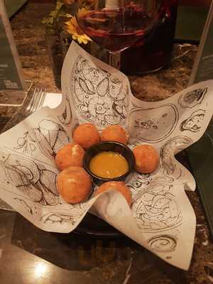 ‪pinchos Tapas Bar & Restaurant‬