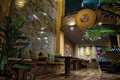 مطعم صاحب السعادة كافيه