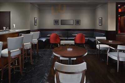 22/5000 ماما ميا بار & لونج