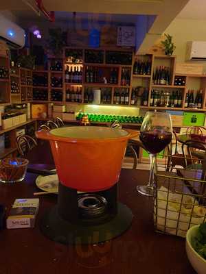 ‪monkey Bar & Grill‬