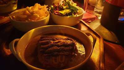 ‪monkey Bar & Grill‬