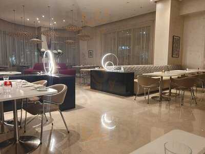 ‪downtown Restaurant‬