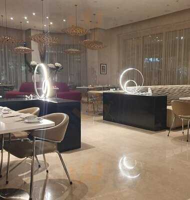 ‪downtown Restaurant‬