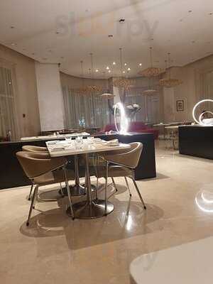 ‪downtown Restaurant‬