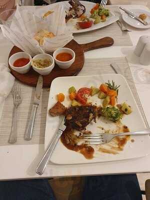 ‪downtown Restaurant‬