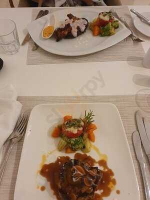 ‪downtown Restaurant‬