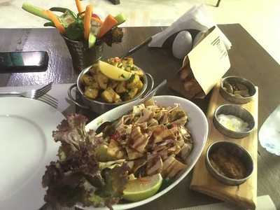 ‪al Manzil Lebanese Garden‬