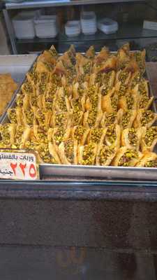 ‪tres Bien Patisserie‬