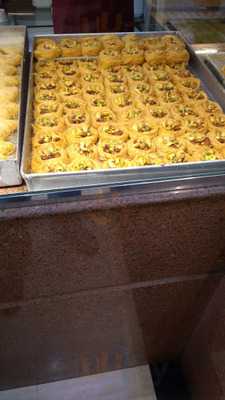 ‪tres Bien Patisserie‬