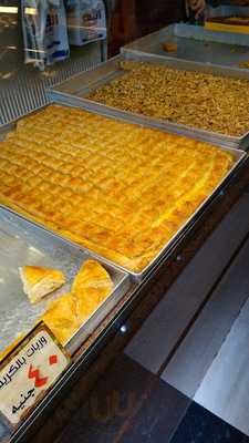 ‪tres Bien Patisserie‬