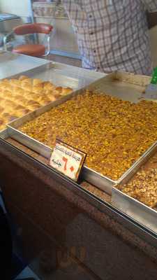 ‪tres Bien Patisserie‬