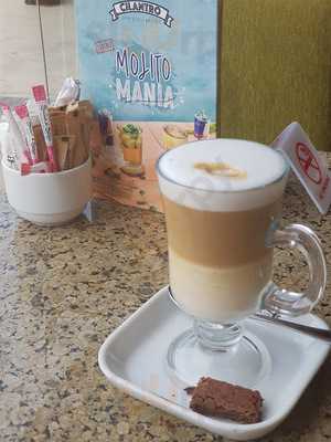 ‪c'est La Vie Karaoke Cafe‬