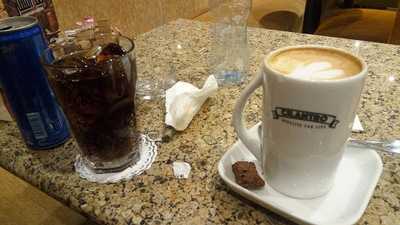 ‪c'est La Vie Karaoke Cafe‬