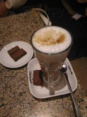 ‪c'est La Vie Karaoke Cafe‬