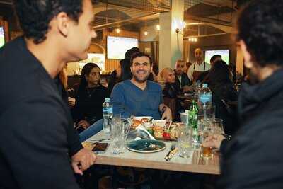 ‪seven Sports Lounge‬