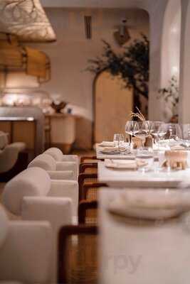 ‪buoy By Kiki's‬