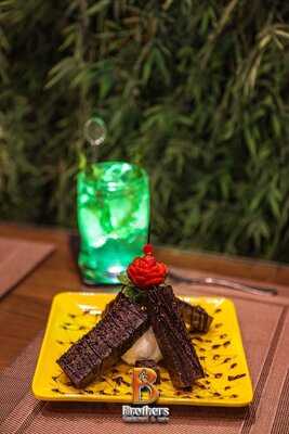 ‪brothers Restaurant & Cafe‬