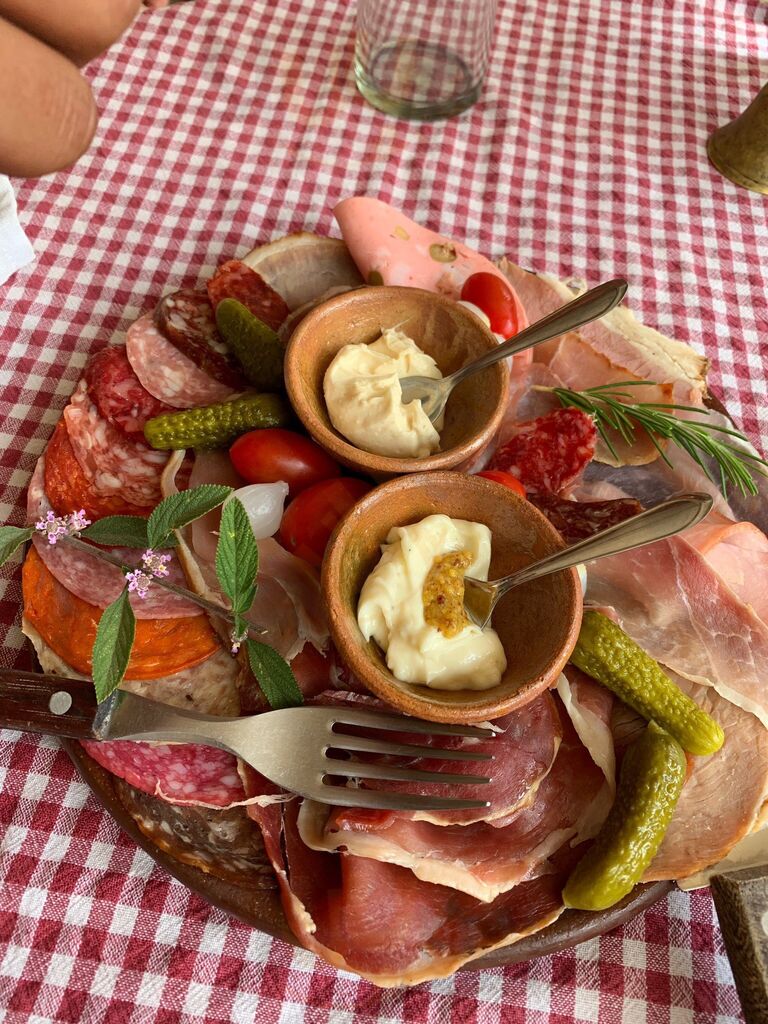 El Artesano Wine And Cheese Restaurant At La Casa Zapote