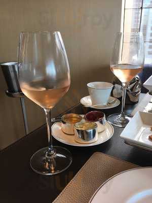 Mo Bar At The Landmark Mandarin Oriental