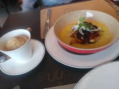 Mo Bar At The Landmark Mandarin Oriental