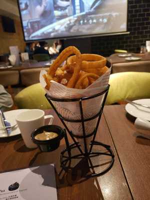 Alibi - Wine Dine Be Social (香港康得思酒店)