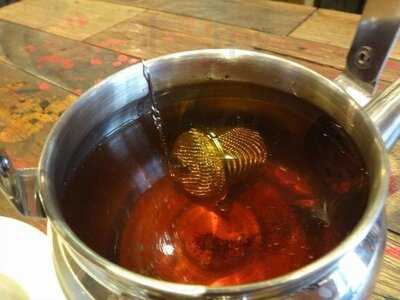 La Cabane Wine Bistro